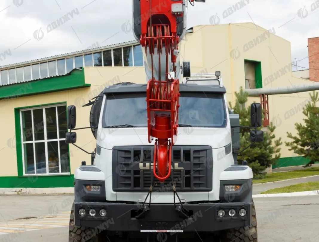 Автокран Челябинец КС-55732-33 на шасси Урал Next 