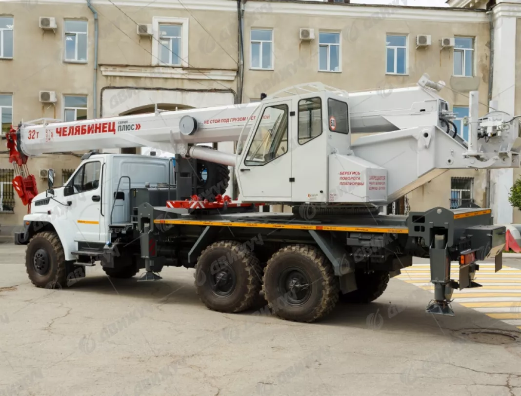 Автокран Челябинец КС-55733-26 на шасси Урал Next 