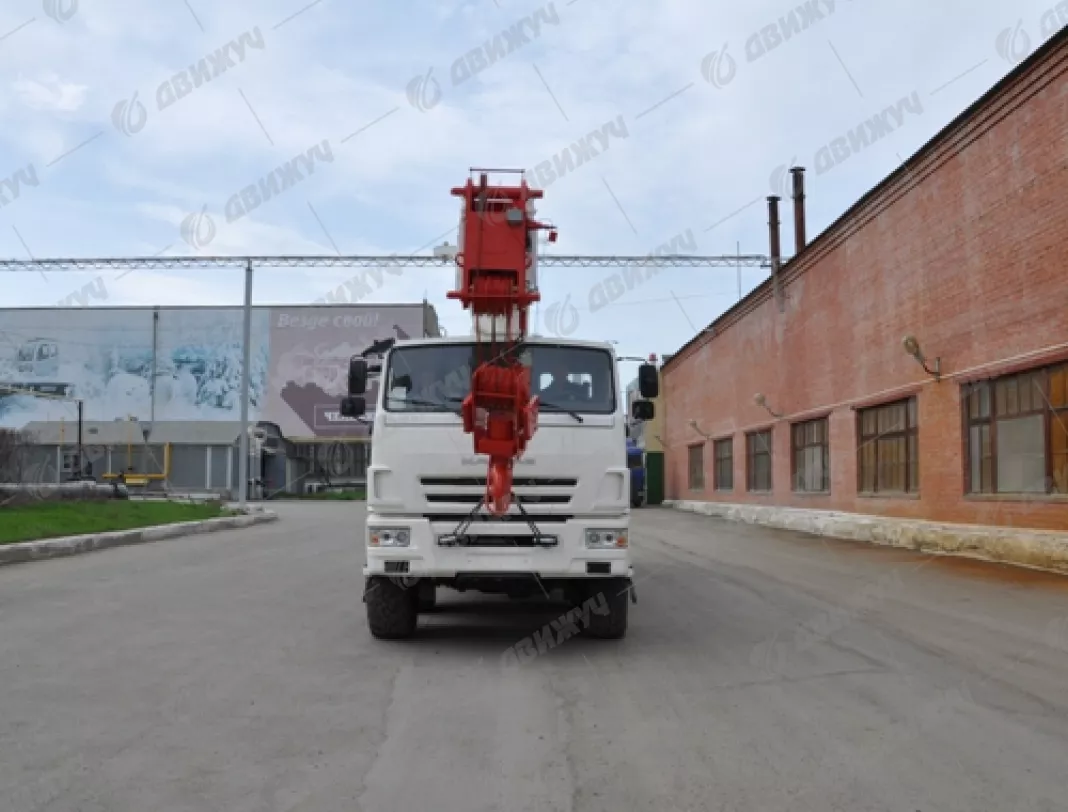 Автокран Челябинец КС-65711М1-34 на шасси КАМАЗ 63501 (8х8)