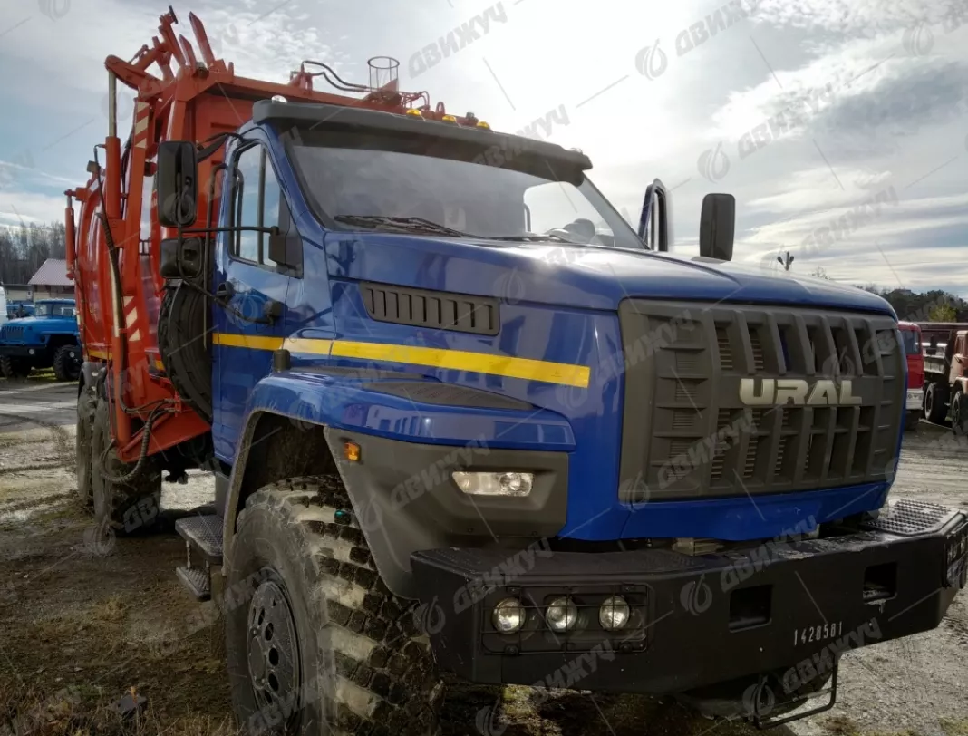 Мусоровоз с боковой загрузкой КО-440-5У на шасси УРАЛ-4320 NEXT