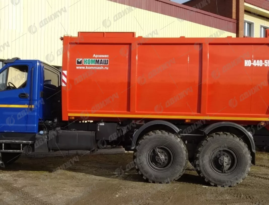 Мусоровоз с боковой загрузкой КО-440-5У на шасси УРАЛ-4320 NEXT