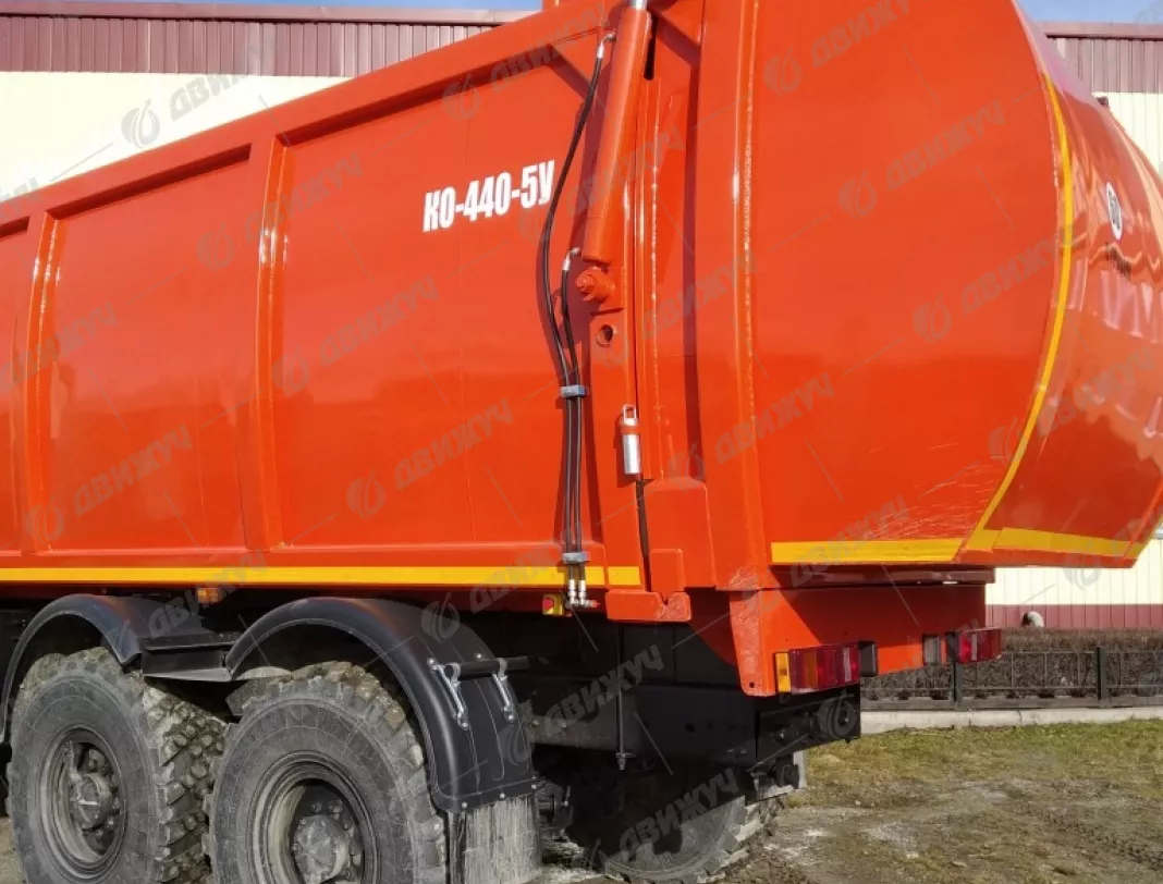 Мусоровоз с боковой загрузкой КО-440-5У на шасси УРАЛ-4320 NEXT