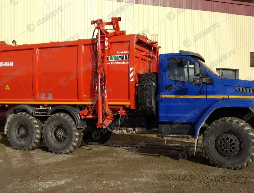 Мусоровоз с боковой загрузкой КО-440-5У на шасси УРАЛ-4320 NEXT