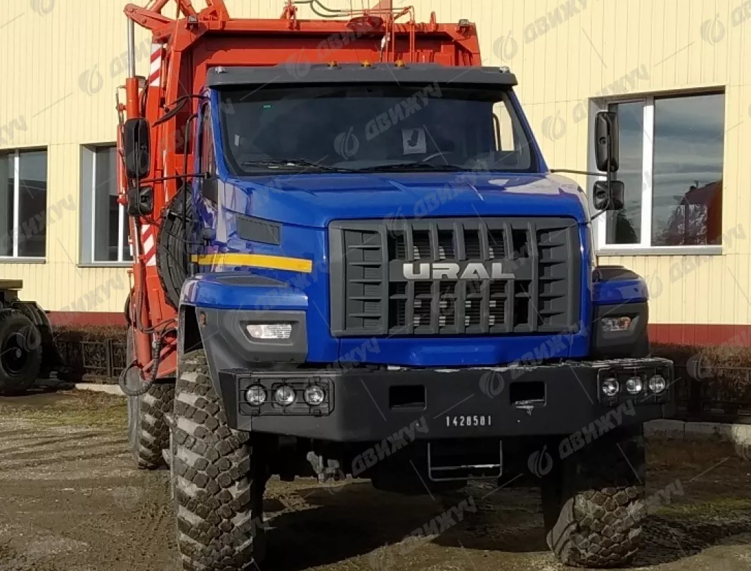 Мусоровоз с боковой загрузкой КО-440-5У на шасси УРАЛ-4320 NEXT