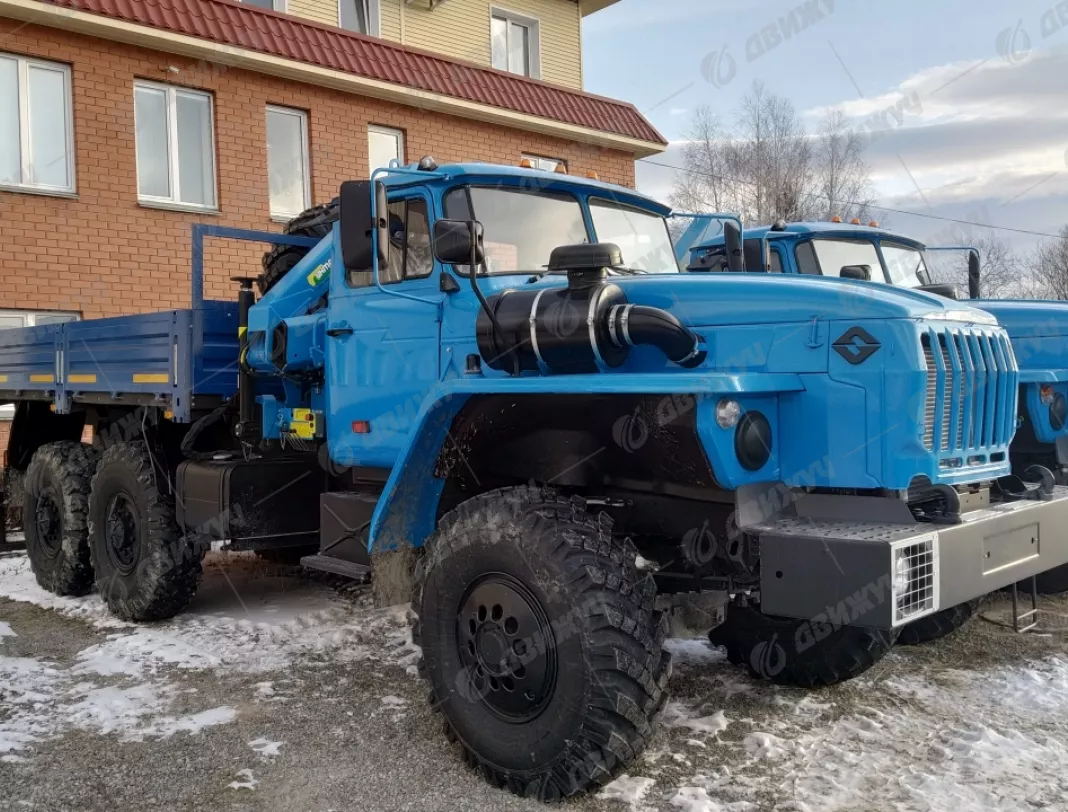 Бортовой Урал 4320 (капотный) с КМУ  ИМ-77