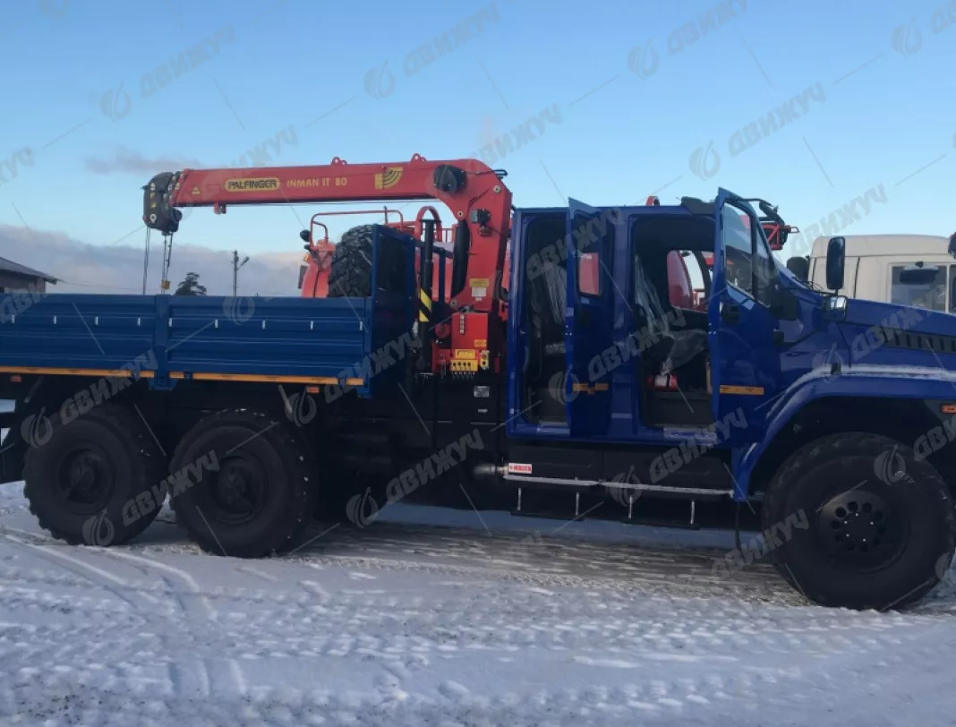 Бортовой Урал Next, двухкабинка с КМУ ИТ-80