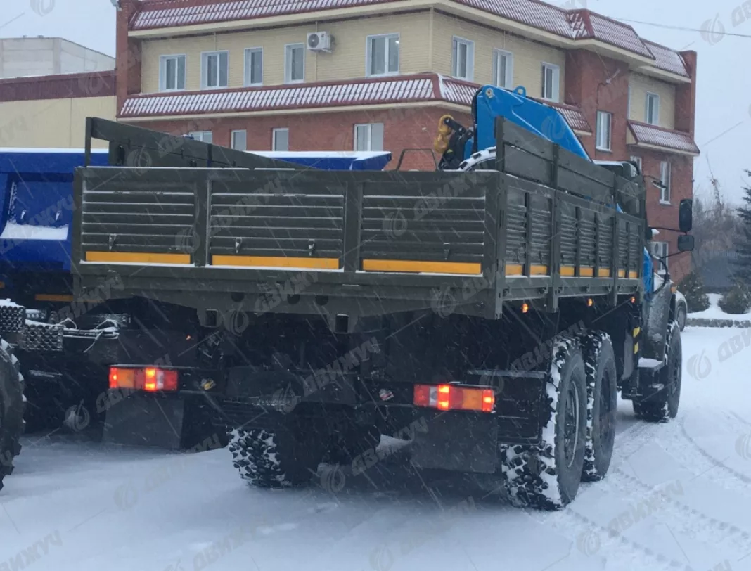 Бортовой Урал Next 4320-74 с КМУ ИМ-150