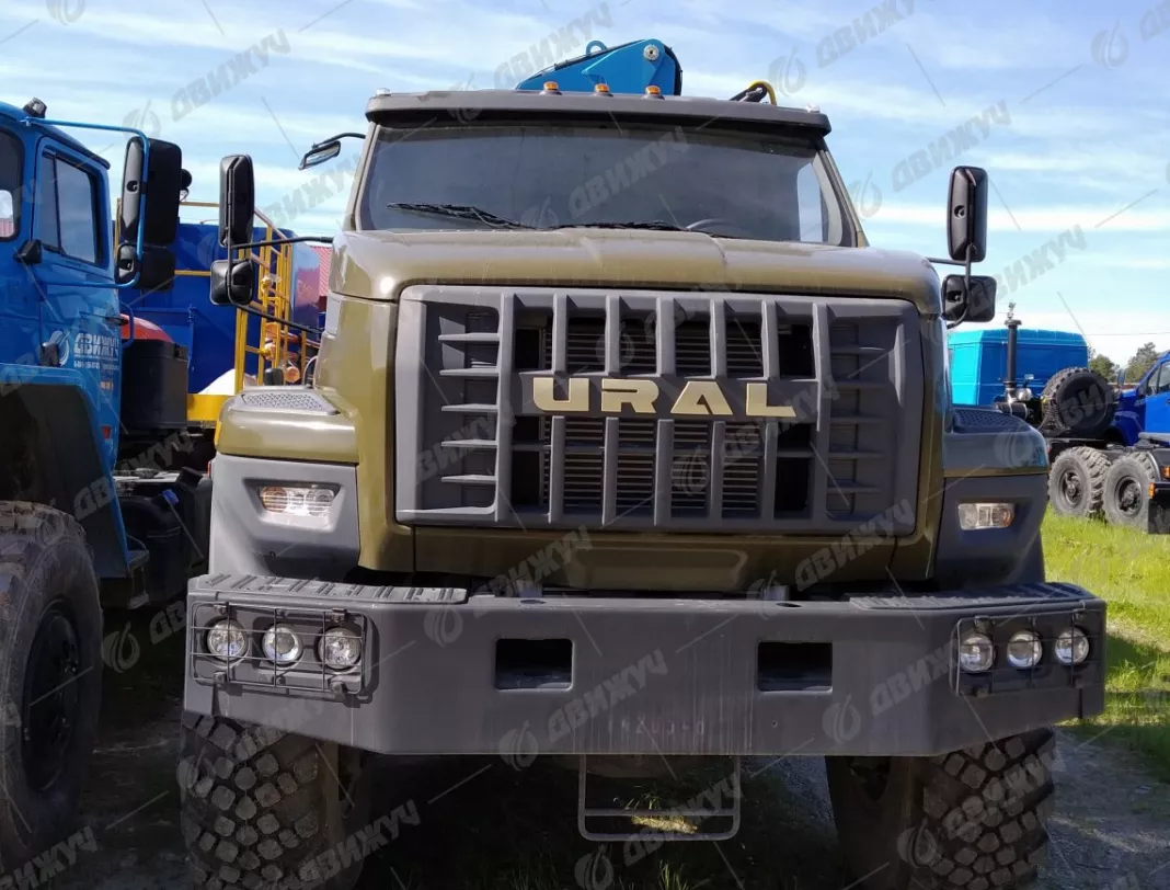 Бортовой Урал Next 4320-74 с КМУ ИМ-150