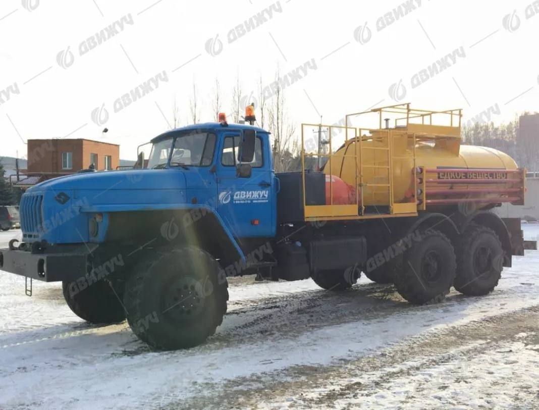 Агрегат кислотной обработки скважин СИН-32 на шасси УРАЛ 4320-72 (32 Мпа, диаметр плунжера 125)