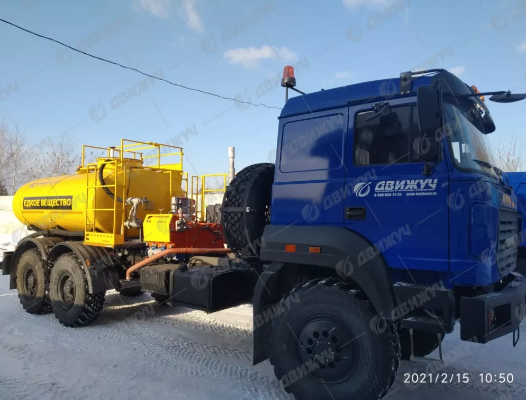 Агрегат кислотной обработки скважин СИН-32 на шасси УРАЛ 4320-80 бескапотный (50 Мпа, диаметр плунжера 100 )