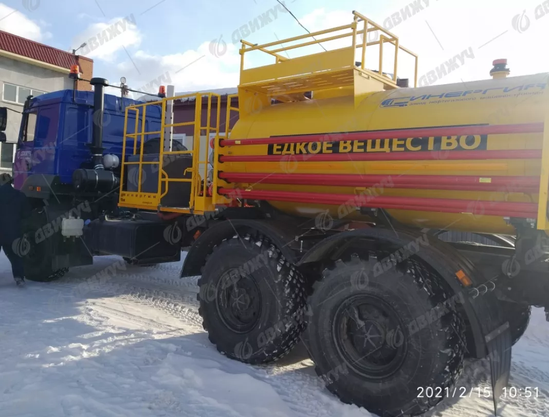 Агрегат кислотной обработки скважин СИН-32 на шасси УРАЛ 4320-80 бескапотный (50 Мпа, диаметр плунжера 100 )