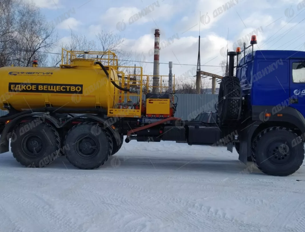 Агрегат кислотной обработки скважин СИН-32 на шасси УРАЛ 4320-80 бескапотный (50 Мпа, диаметр плунжера 100 )