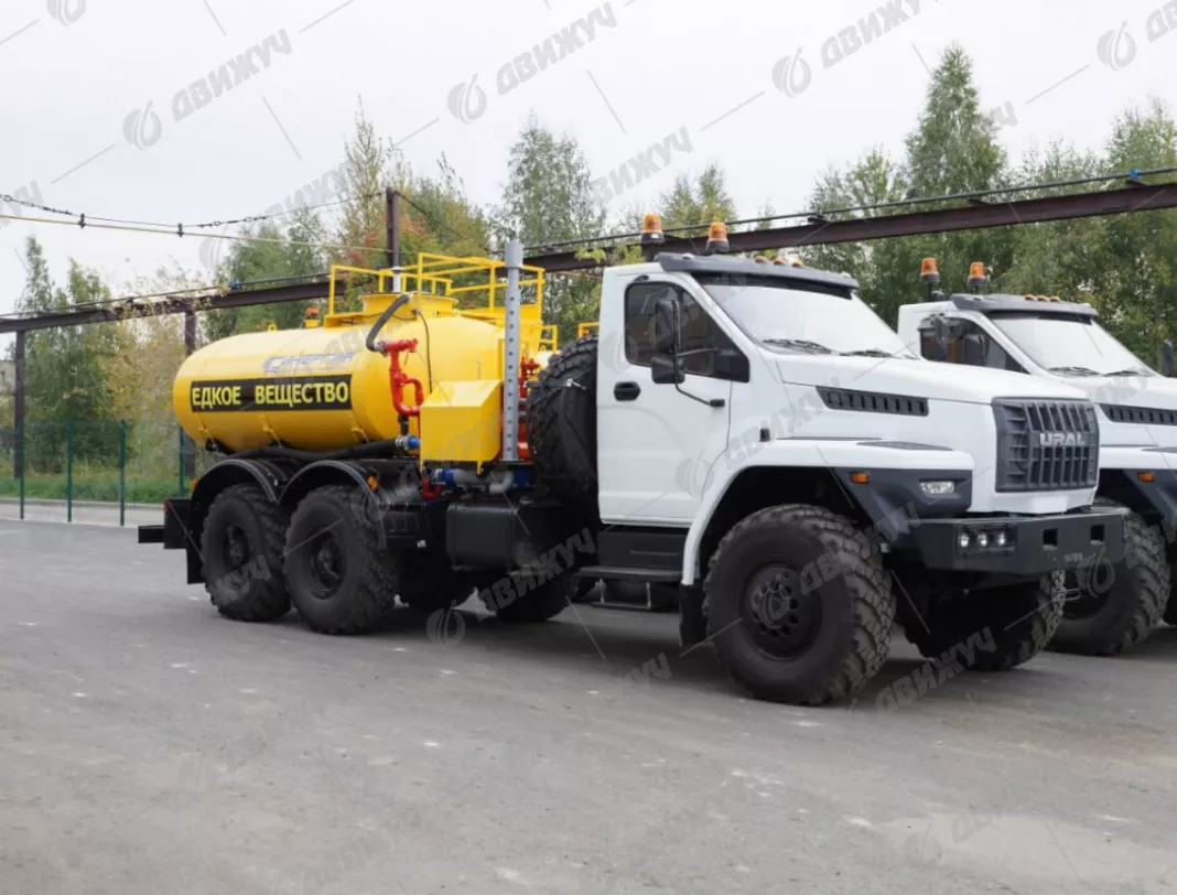  Агрегат кислотной обработки скважин СИН-32 на шасси УРАЛ Next 4320-74 (32 Мпа, диаметр плунжера 125 )