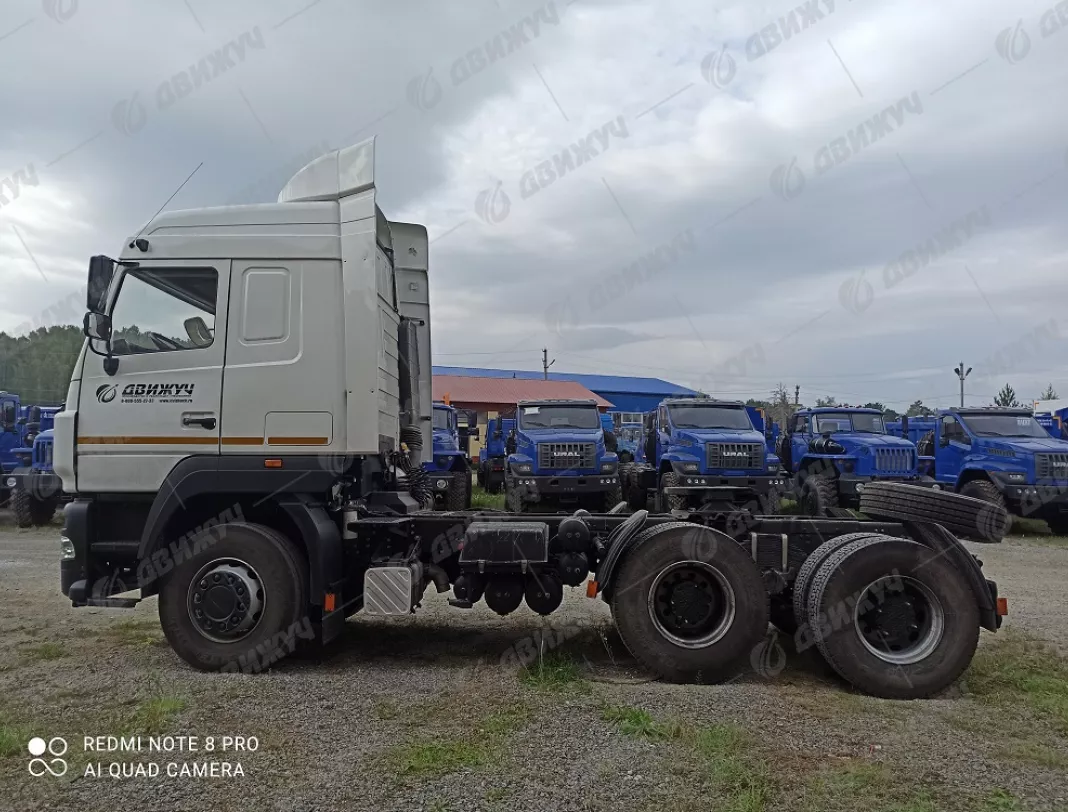 Седельный тягач МАЗ 6430C9-520-010