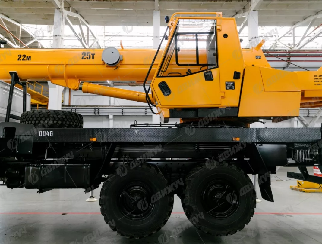 АВТОКРАН ИВАНОВЕЦ КС-45717-2М на шасси УРАЛ-4320 Next (стрела 22 м)