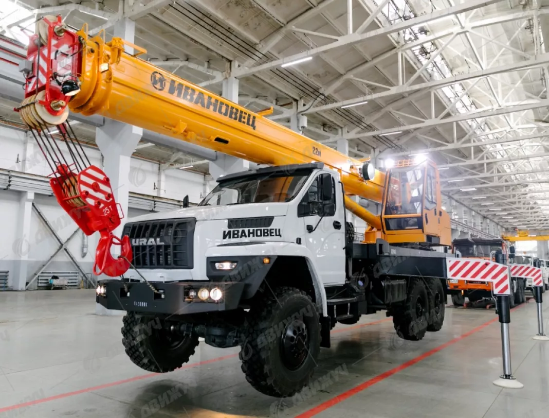 АВТОКРАН ИВАНОВЕЦ КС-45717-2М на шасси УРАЛ-4320 Next (стрела 22 м)