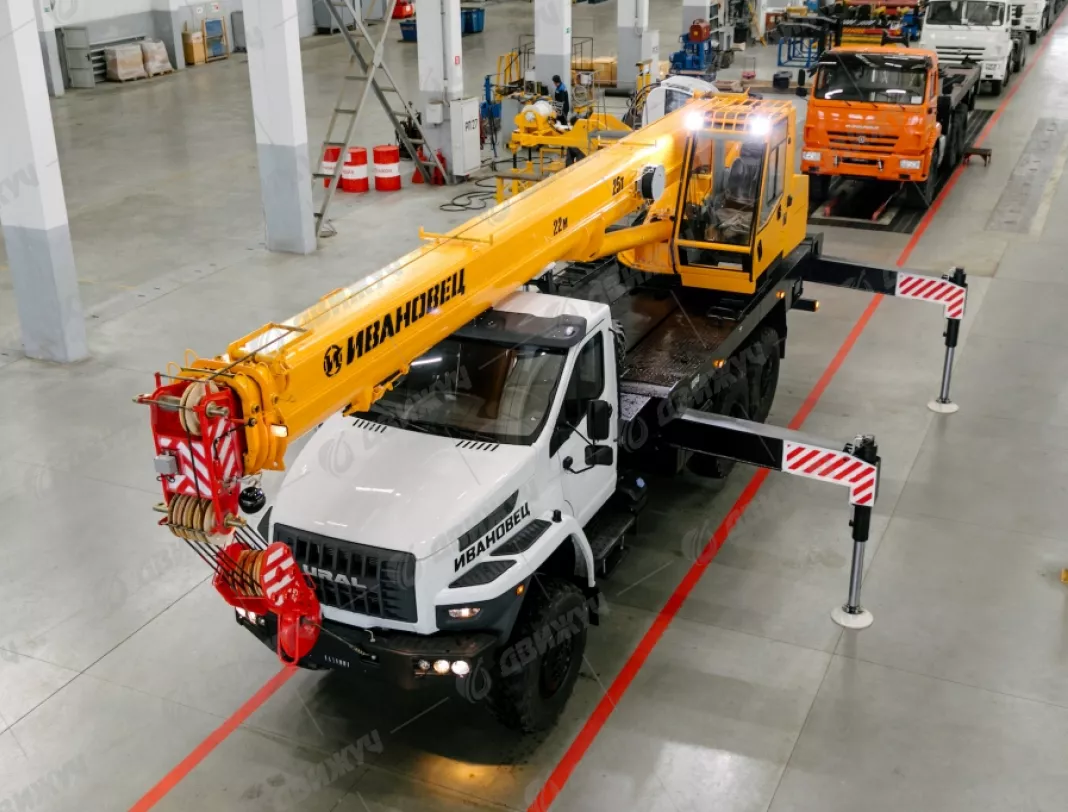 АВТОКРАН ИВАНОВЕЦ КС-45717-2М на шасси УРАЛ-4320 Next (стрела 22 м)