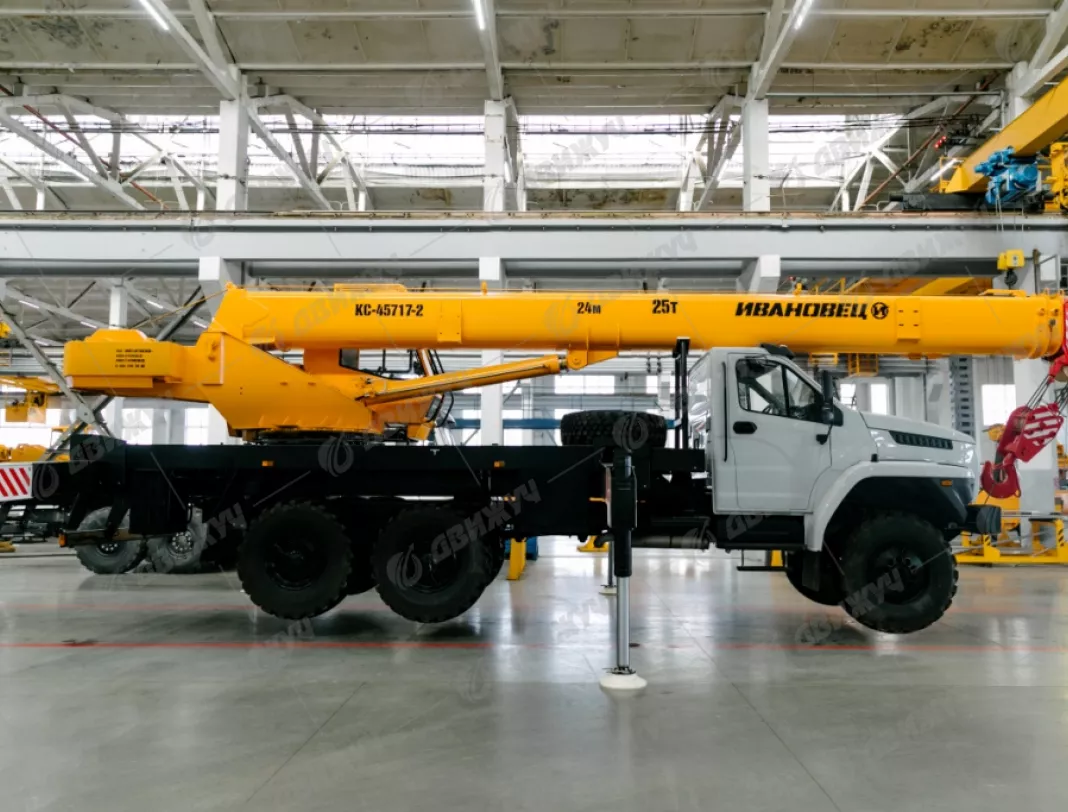 АВТОКРАН ИВАНОВЕЦ КС-45717-2М на шасси УРАЛ-4320 Next (стрела 24 м)