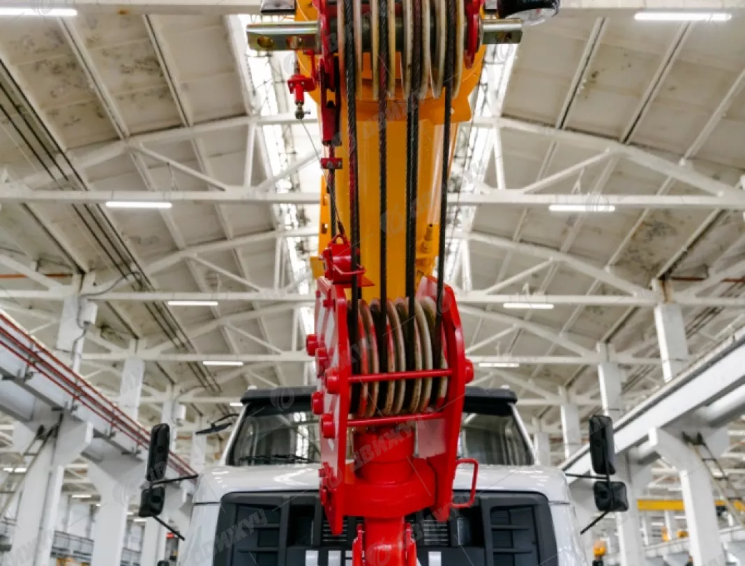 АВТОКРАН ИВАНОВЕЦ КС-45717-2М на шасси УРАЛ-4320 Next (стрела 24 м)