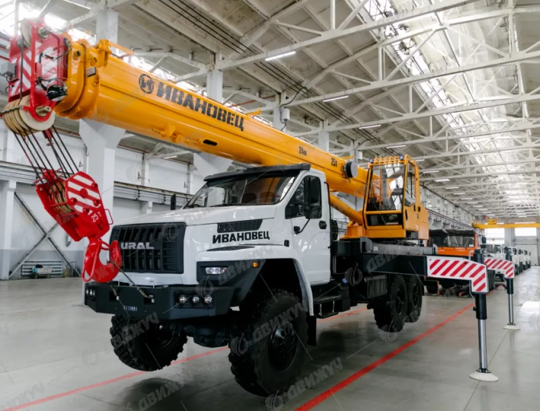 АВТОКРАН ИВАНОВЕЦ КС-45717-2М на шасси УРАЛ-4320 Next (стрела 24 м)