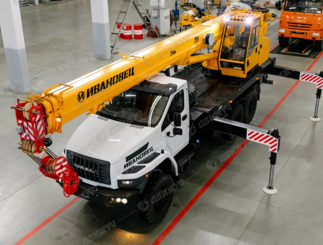 АВТОКРАН ИВАНОВЕЦ КС-45717-2М на шасси УРАЛ-4320 Next (стрела 24 м)
