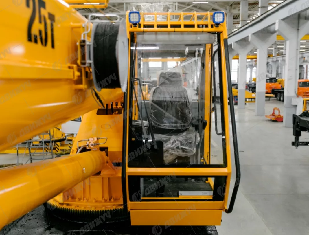 АВТОКРАН ИВАНОВЕЦ КС-45717-2М на шасси УРАЛ-4320 Next (стрела 24 м)
