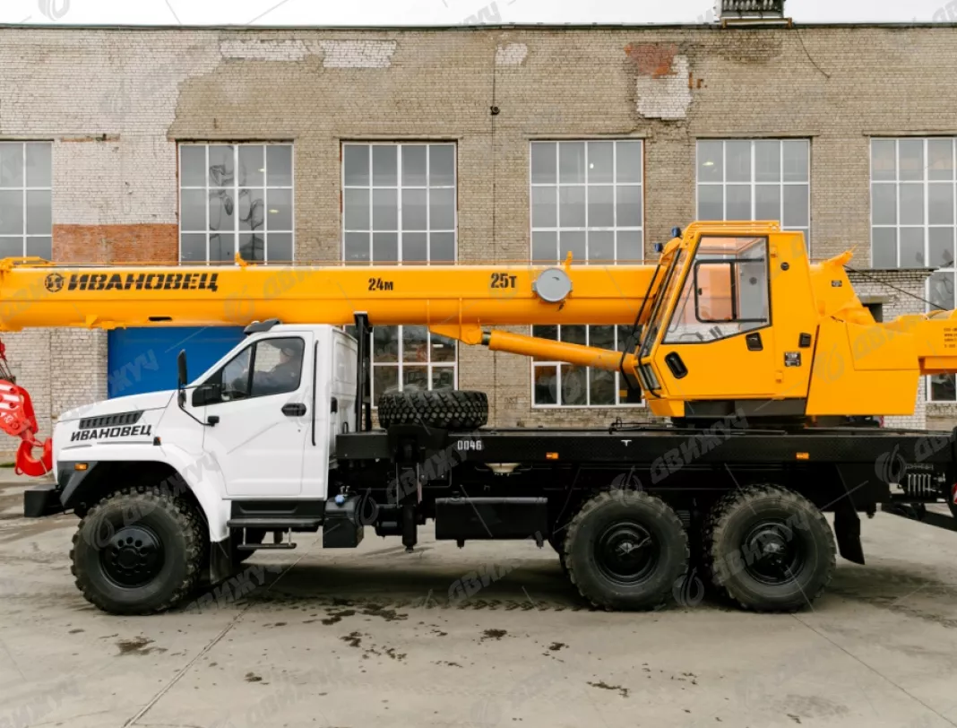 АВТОКРАН ИВАНОВЕЦ КС-45717-2М на шасси УРАЛ-4320 Next (стрела 24 м)
