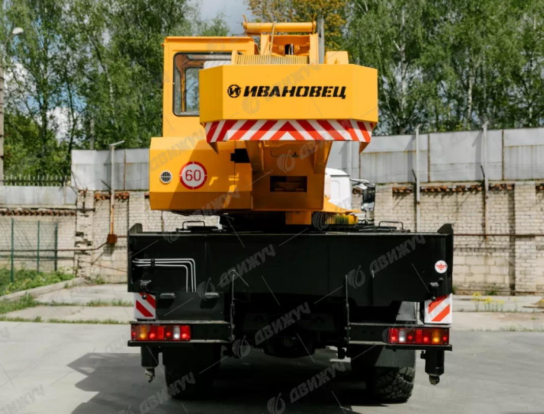 АВТОКРАН ИВАНОВЕЦ КС-45717-3В на шасси УРАЛ-5557
