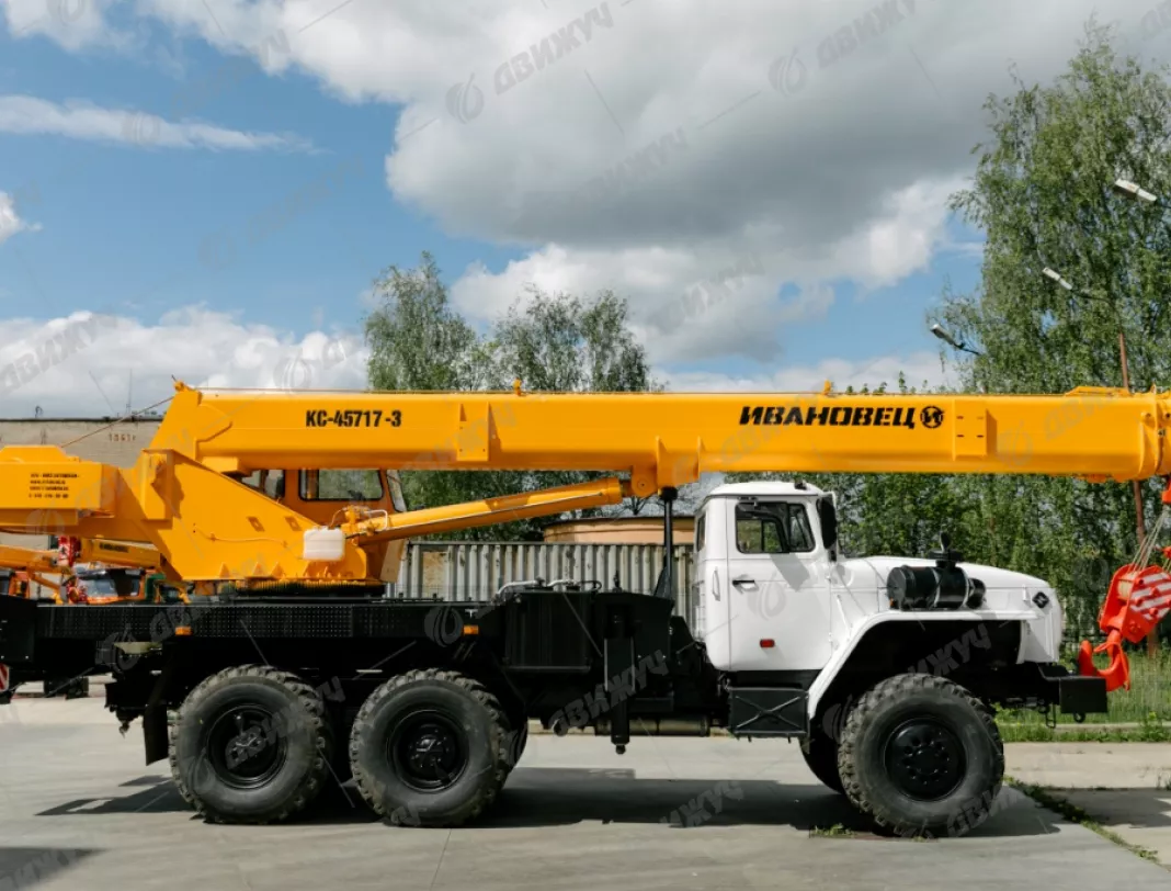 АВТОКРАН ИВАНОВЕЦ КС-45717-3В на шасси УРАЛ-5557