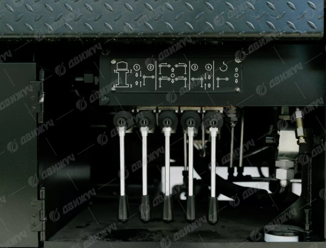 АВТОКРАН ИВАНОВЕЦ КС-45717-3В на шасси УРАЛ-5557