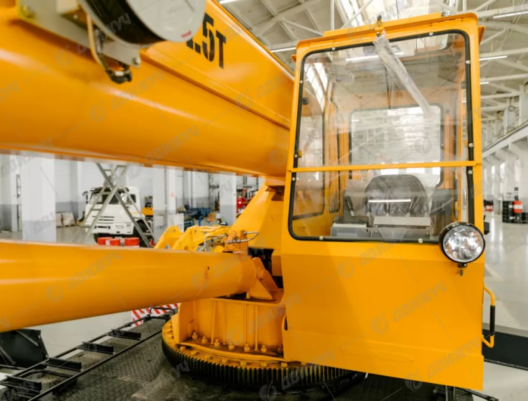 АВТОКРАН ИВАНОВЕЦ КС-45717-3В на шасси УРАЛ-5557