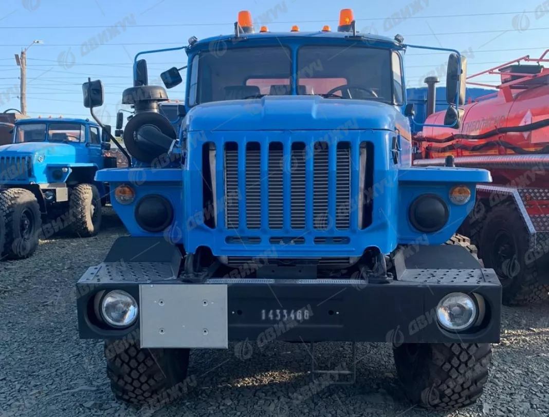 АТЗ-10 (Автозаправщик) на шасси УРАЛ 5557-60