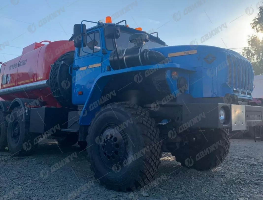 АТЗ-10 (Автозаправщик) на шасси УРАЛ 5557-60