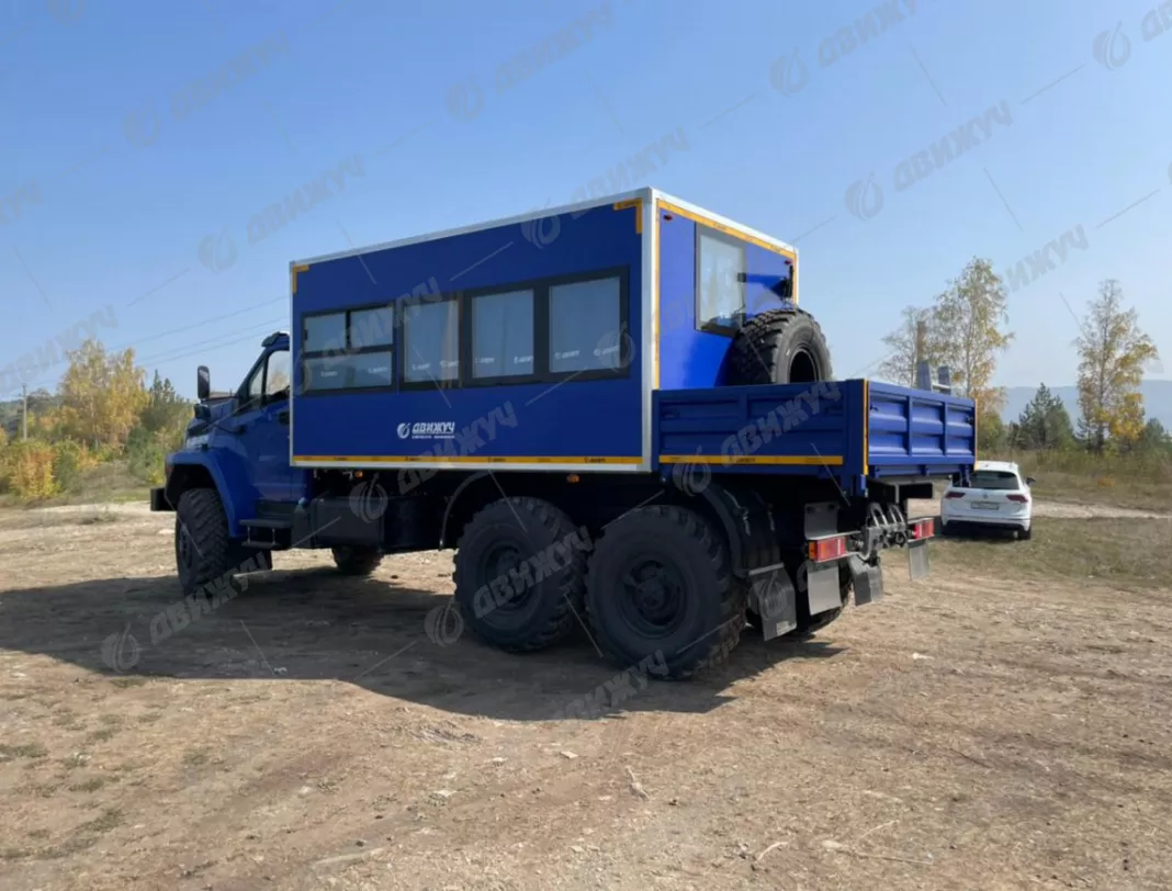 Грузопассажирская вахта на шасси Урал Next 4320-72
