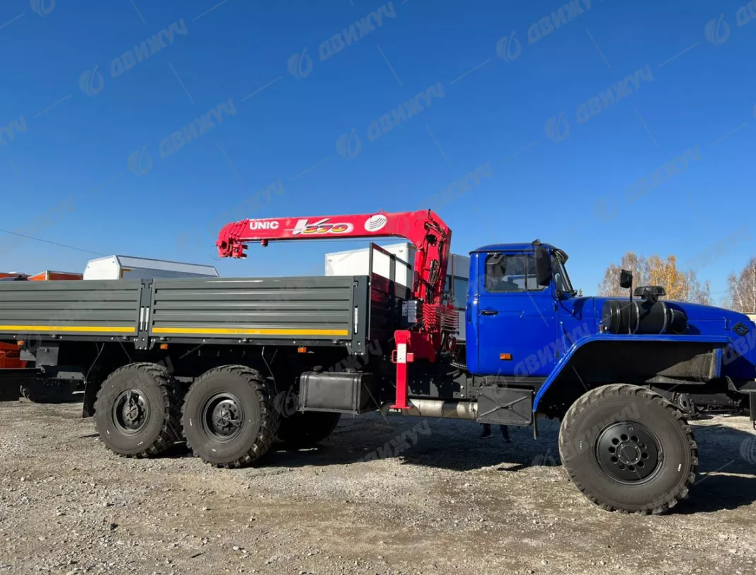 Бортовой на шасси Урал 4320 с КМУ Unic
