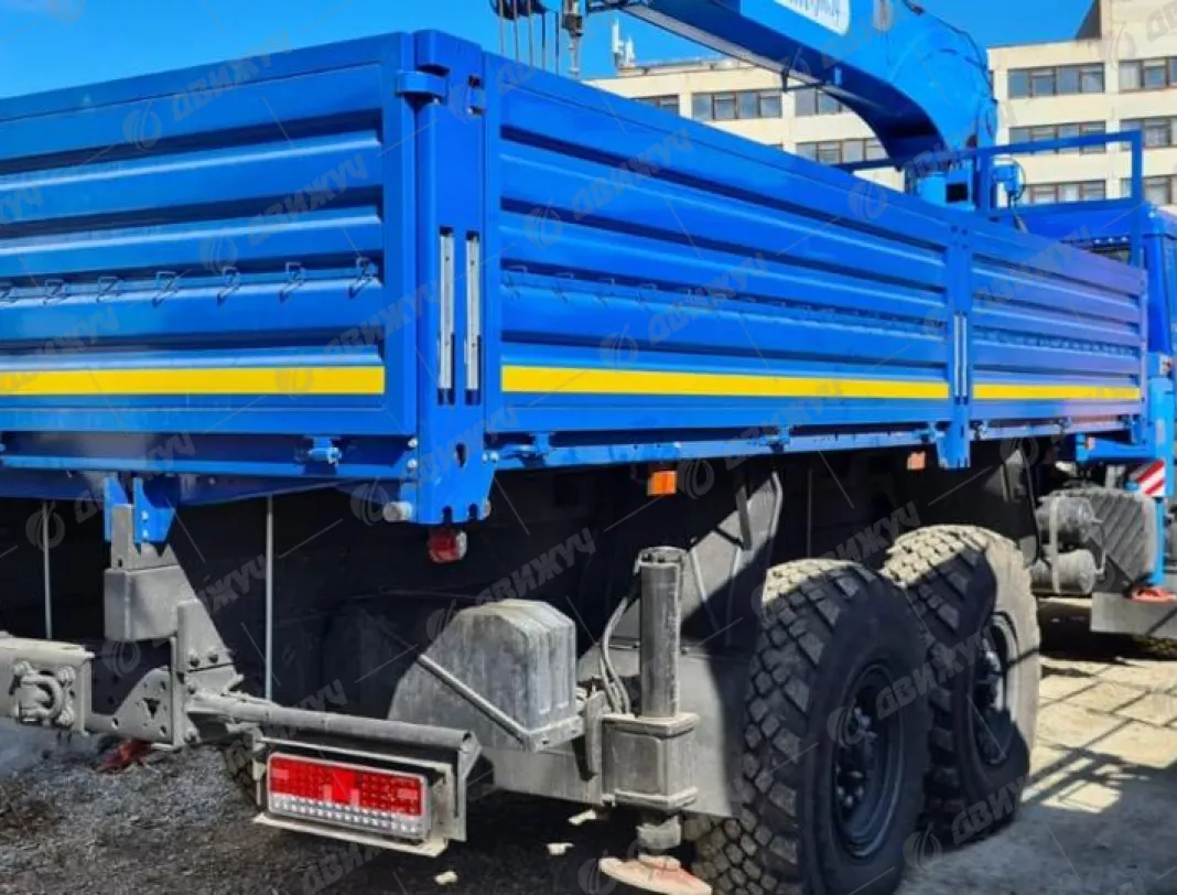 Бортовой КАМАЗ 43118 с КМУ Двина 6500.19