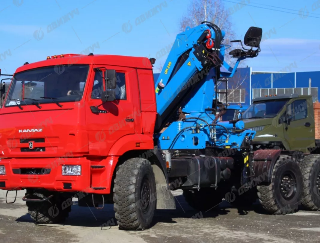 Седельный тягач КАМАЗ 43118-3078-50 с КМУ ИМ-240