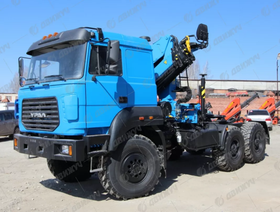 Седельный тягач Урал 44202-82 (бескапотный) с КМУ ИМ-240