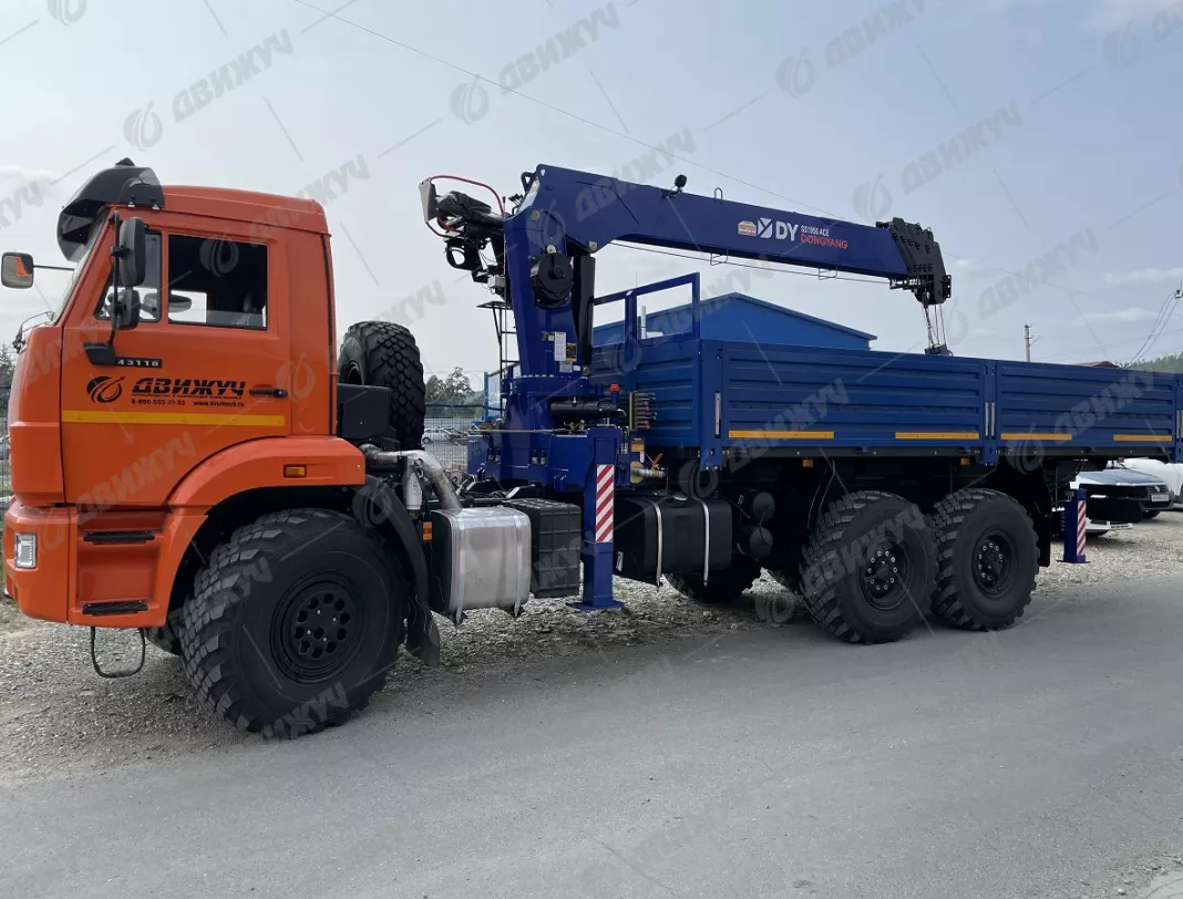 Бортовой автомобиль КАМАЗ-43118-50 с КМУ Dong YANG 1956 (тросовый)