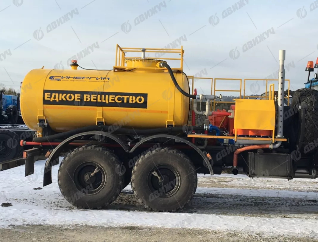  Агрегат кислотной обработки скважин СИН-32 на шасси УРАЛ 4320-60 (32 Мпа, диаметр плунжера 125 )