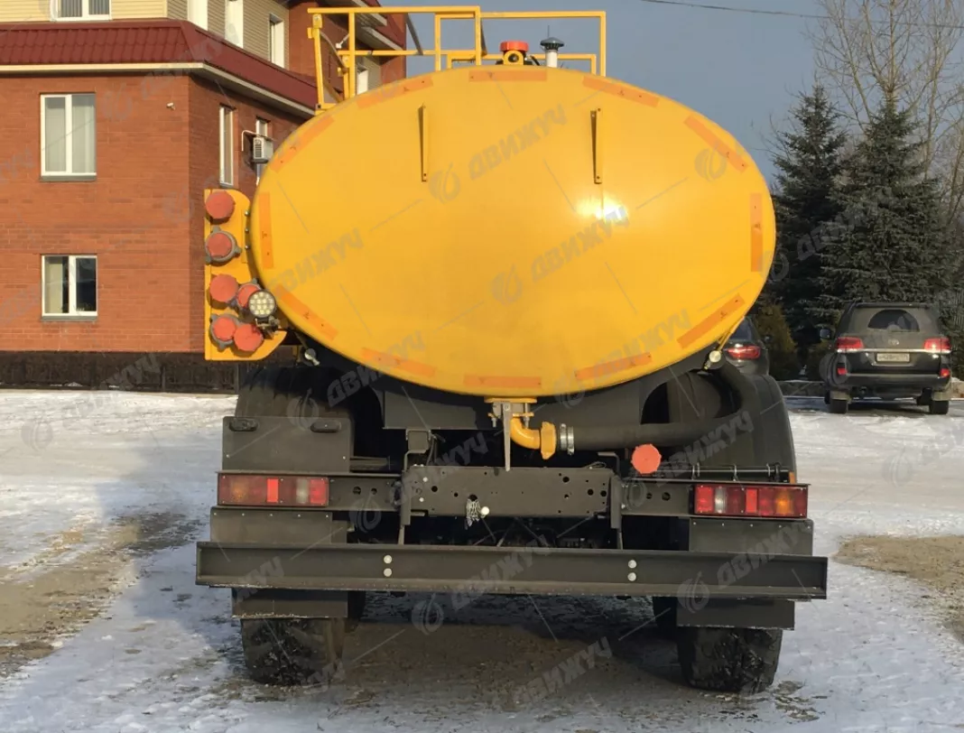  Агрегат кислотной обработки скважин СИН-32 на шасси УРАЛ 4320-60 (32 Мпа, диаметр плунжера 125 )