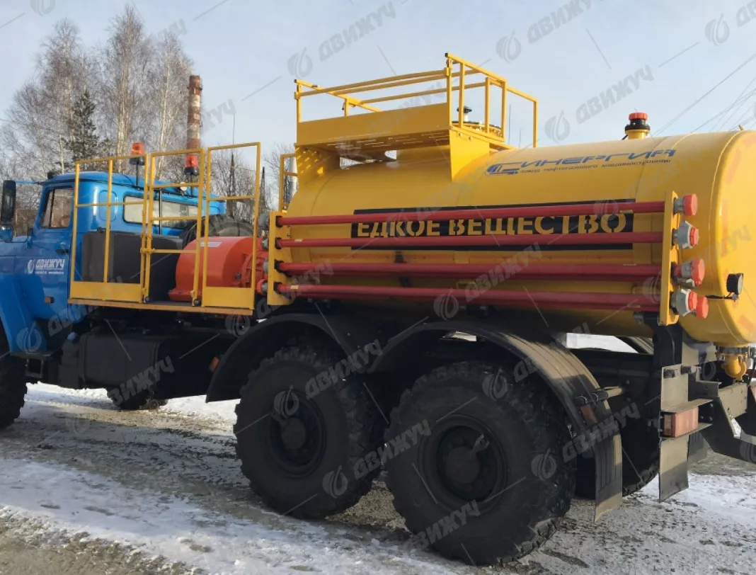  Агрегат кислотной обработки скважин СИН-32 на шасси УРАЛ 4320-60 (32 Мпа, диаметр плунжера 125 )