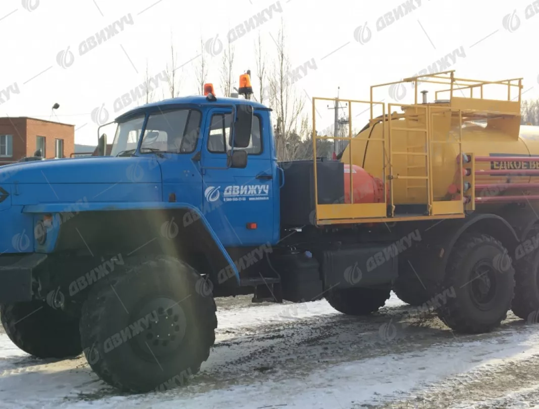  Агрегат кислотной обработки скважин СИН-32 на шасси УРАЛ 4320-60 (32 Мпа, диаметр плунжера 125 )