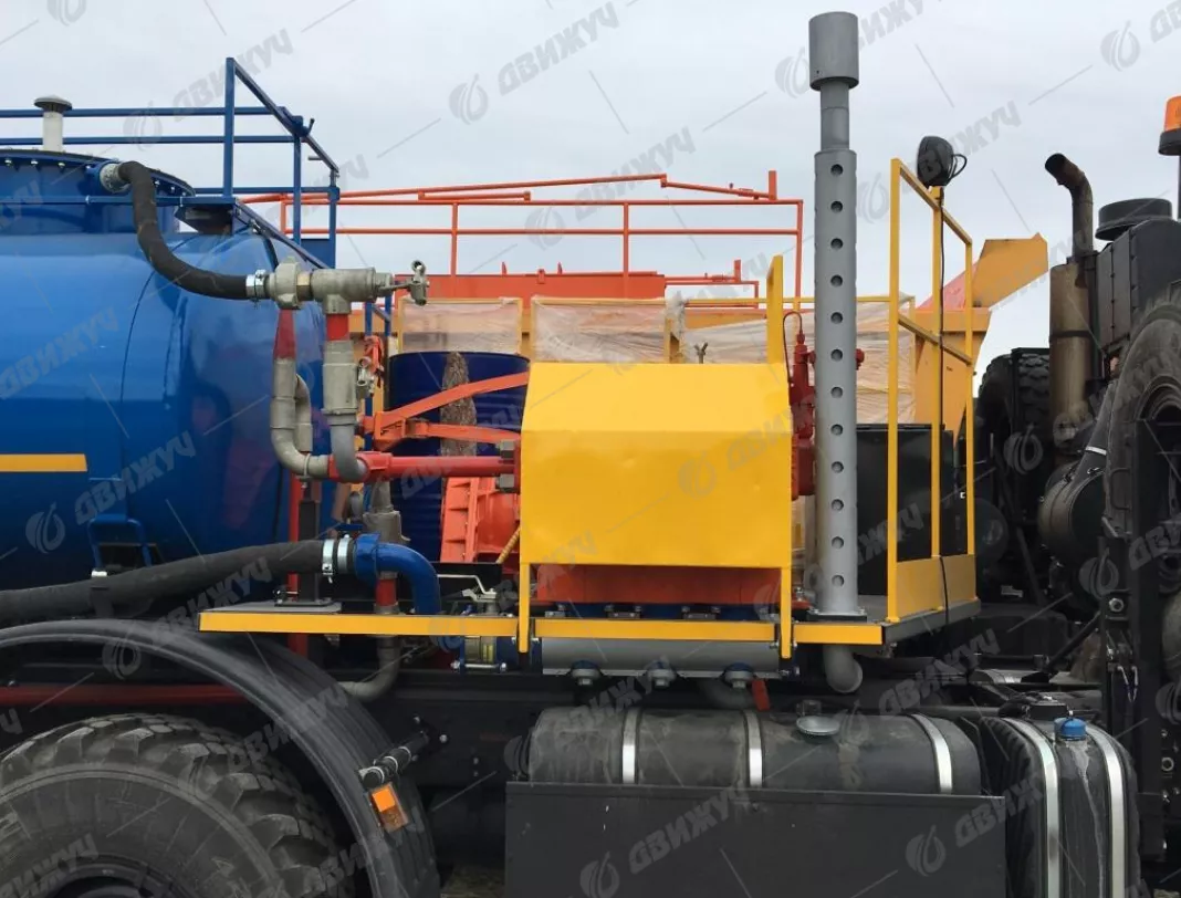 Агрегат кислотной обработки скважин СИН-32 КАМАЗ-43118-50 (КПП 154, 32 МПа, диаметр плунжера 125)