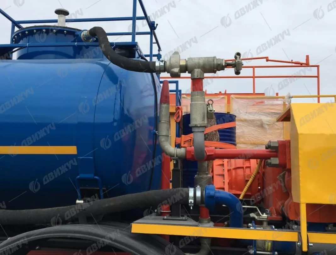 Агрегат кислотной обработки скважин СИН-32 КАМАЗ-43118-50 (КПП 154, 32 МПа, диаметр плунжера 125)