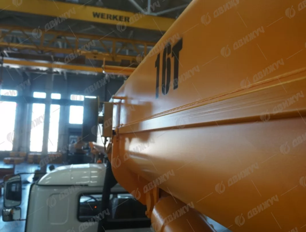 Автокран Ивановец КС-35714 на шасси УРАЛ-5557