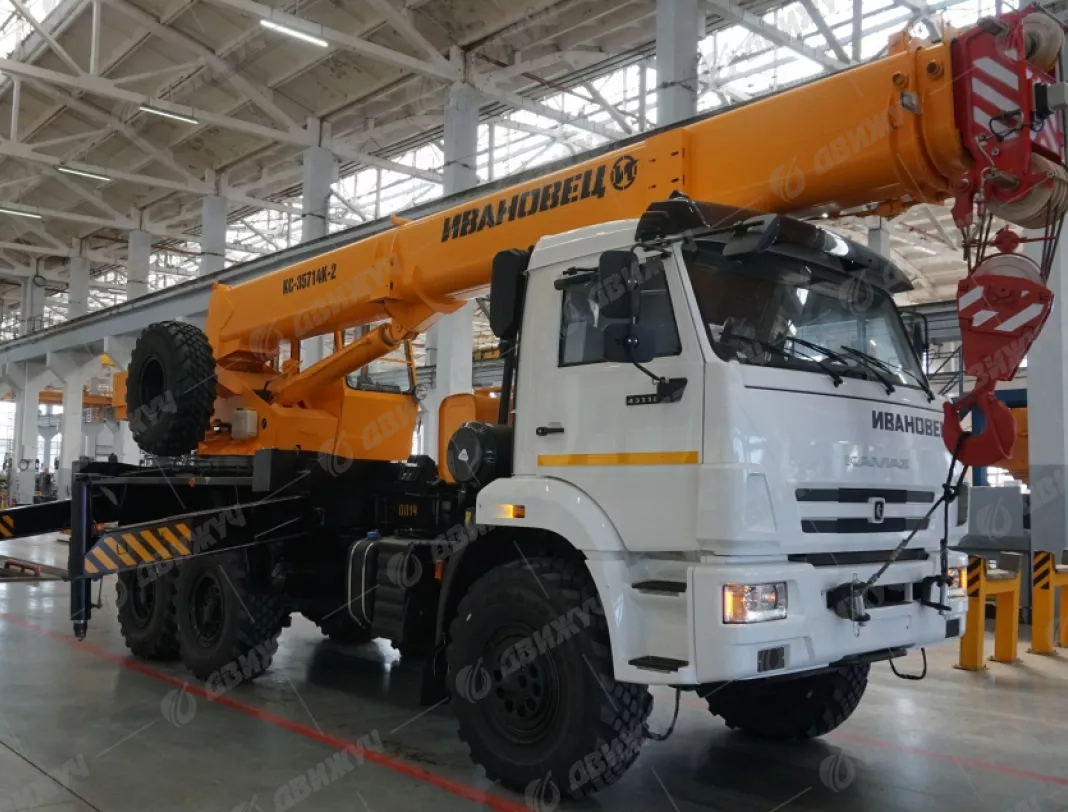 Автокран Ивановец 35714К-2 на шасси КАМАЗ-43118