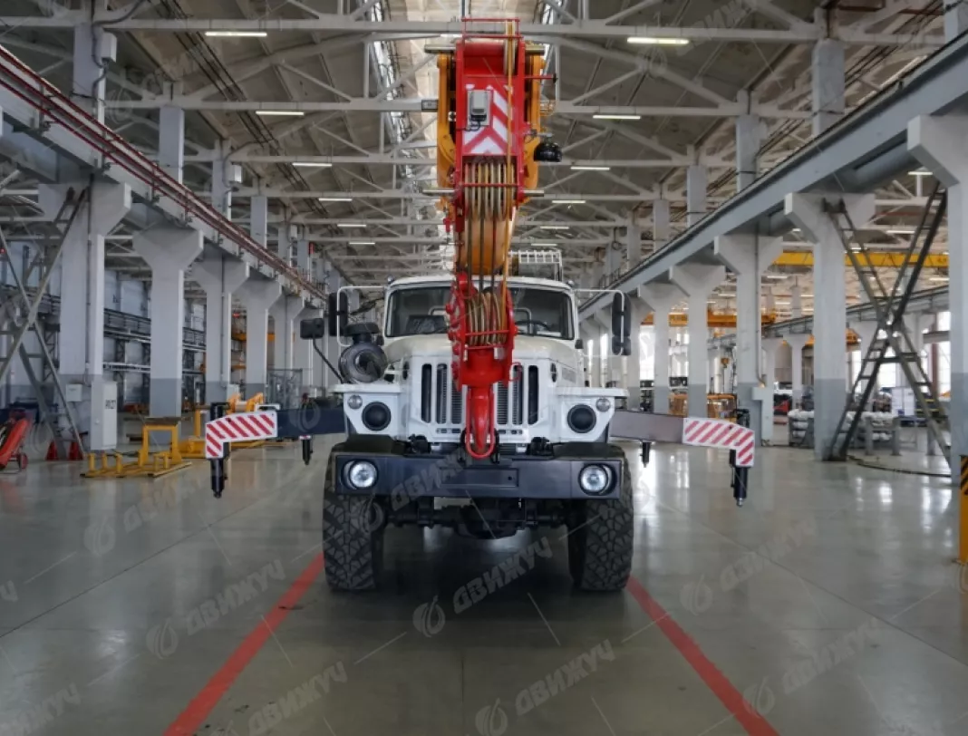 Автокран Ивановец КС-45717-1Р на шасси УРАЛ-4320