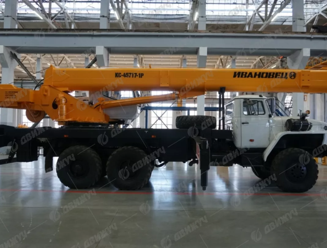 Автокран Ивановец КС-45717-1Р на шасси УРАЛ-4320
