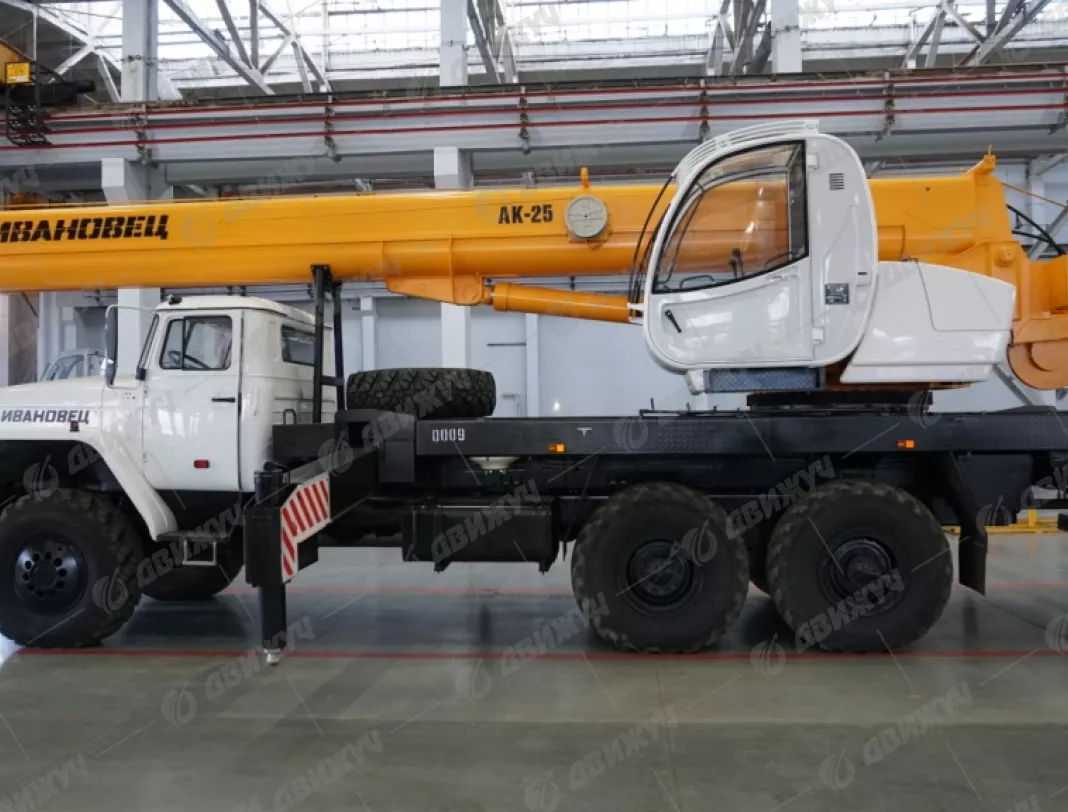 Автокран Ивановец КС-45717-1Р на шасси УРАЛ-4320